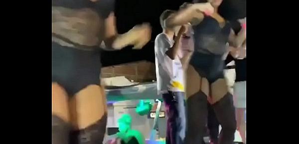  Anitta de lingerie no carnaval - tiazinha